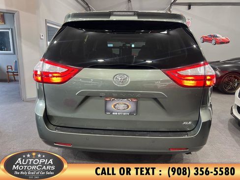 Used 2019 Toyota Sienna XLE image 54