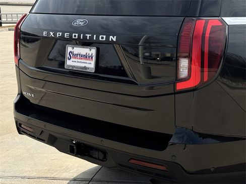 Used 2025 Ford Expedition Active image 6