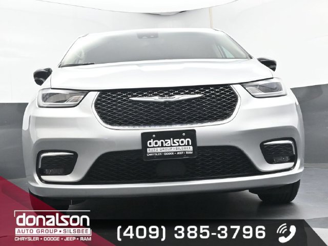 Used 2024 Chrysler Pacifica Touring-L FWD image 16