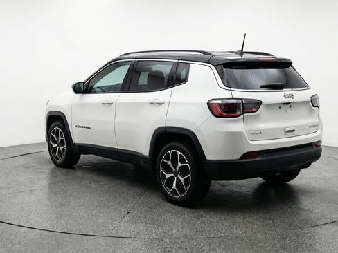 Used 2025 Jeep Compass Limited image 6