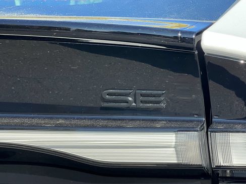Used 2025 Toyota Prius Plug-In Hybrid FWD image 25