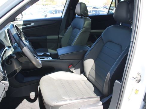 Certified 2025 Volkswagen Atlas Cross Sport SEL R-Line AWD/4WD image 7
