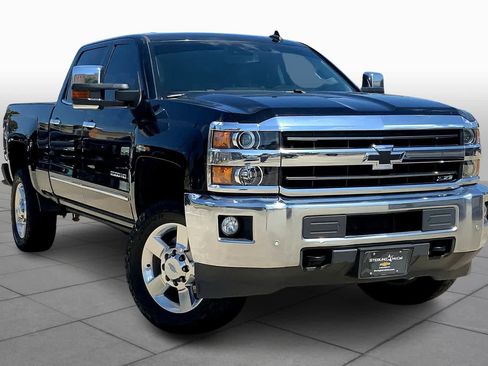 Used 2018 Chevrolet Silverado 2500 LTZ w/ Vortec Plus Package image 3