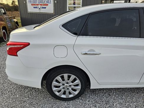 Used 2016 Nissan Sentra S image 9
