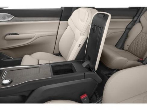 Used 2025 Volvo EX90 Plus image 13