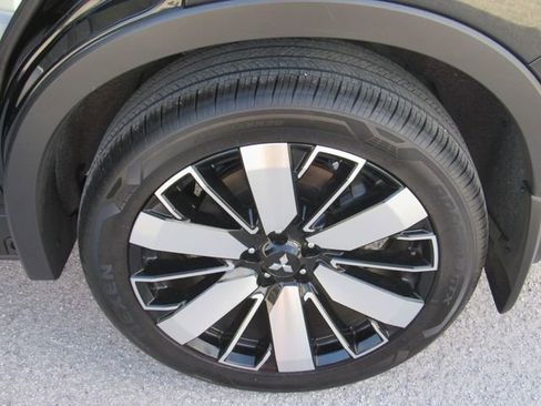Used 2025 Mitsubishi Outlander SE FWD image 15