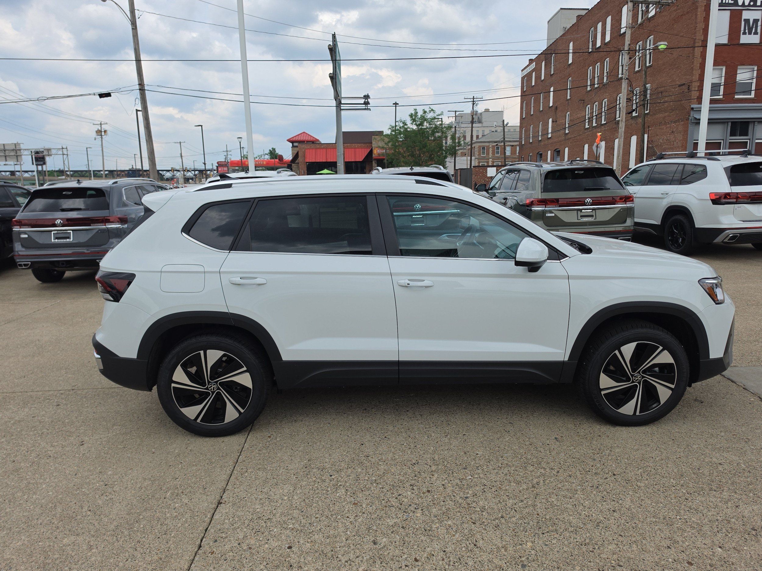 Used 2026 Volkswagen Taos SE AWD/4WD image 7
