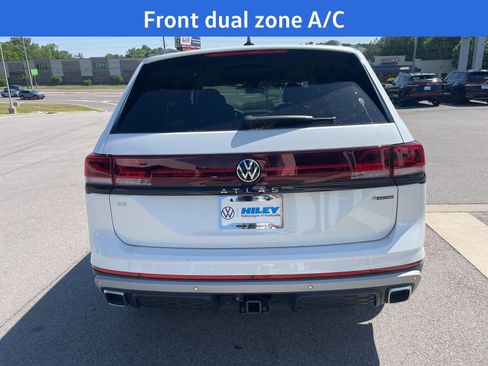 New 2026 Volkswagen Atlas Peak Edition AWD/4WD image 4