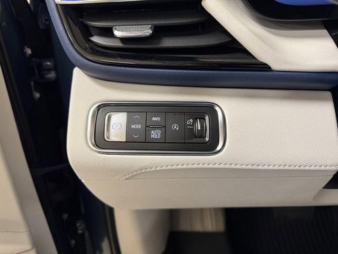 Used 2025 Buick Enclave Avenir w/ LPO, Floor Liner Package image 10