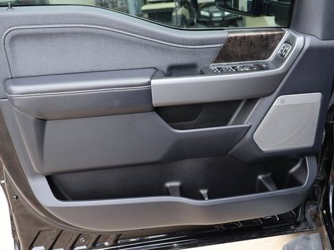 Certified 2025 Ford F350 Lariat w/ Chrome Package image 23