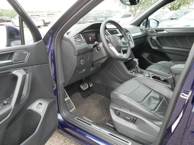 Certified 2023 Volkswagen Tiguan SEL R-Line AWD/4WD image 12