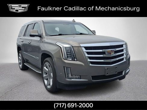 Used 2018 Cadillac Escalade Luxury AWD/4WD image 2