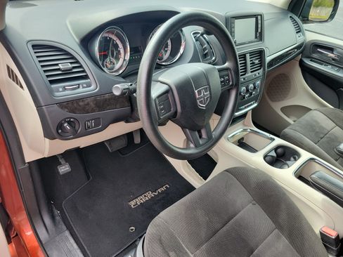 Used 2012 Dodge Grand Caravan SXT image 3