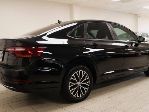 Used 2019 Volkswagen Jetta SE w/ Cold Weather Package FWD image 6