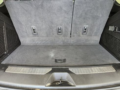 Used 2022 Chevrolet Tahoe Z71 w/ Luxury Package AWD/4WD image 33