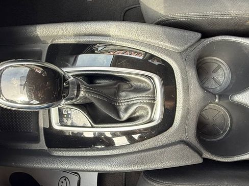 Used 2018 Nissan Rogue SV image 17