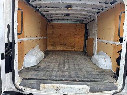 Used 2021 Nissan NV 3500 SV RWD image 11