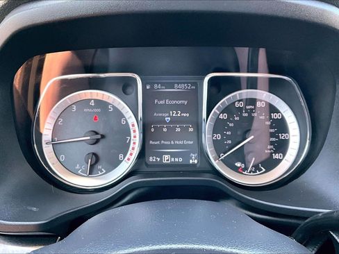 Used 2017 Nissan Titan SV AWD/4WD image 21