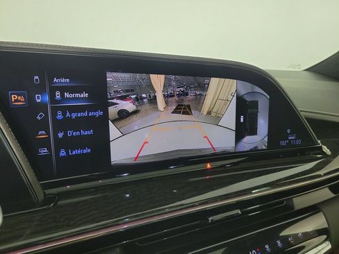 Certified 2024 Cadillac Escalade Premium Luxury AWD/4WD image 28