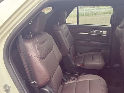 Used 2025 Ford Explorer Platinum w/ Ultimate Package AWD/4WD image 19