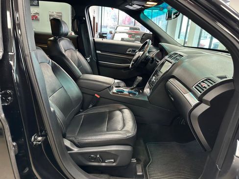 Used 2016 Ford Explorer Limited image 29