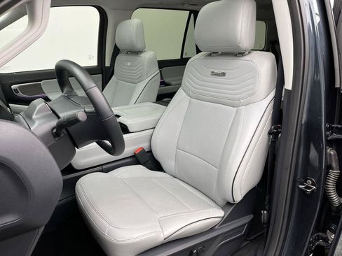 Certified 2025 Ford Expedition Platinum w/ Platinum Ultimate Package AWD/4WD image 12