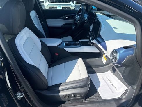 New 2025 Chevrolet Equinox EV LT w/ Convenience Package II image 28