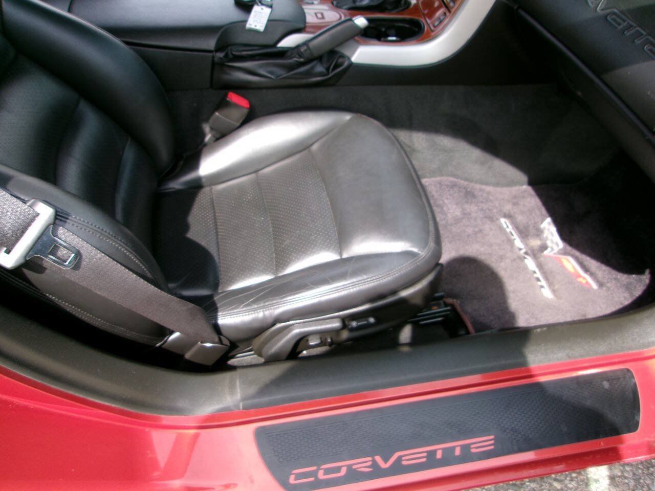 Used 2005 Chevrolet Corvette Coupe w/ Preferred Equipment Group RWD image 17