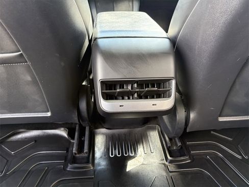 Used 2022 Tesla Model 3 Long Range image 25