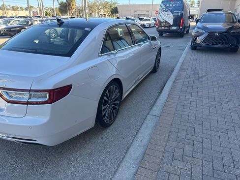 Used 2019 Lincoln Continental Reserve image 3