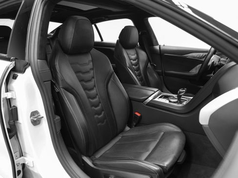 Used 2022 BMW M850i xDrive image 23