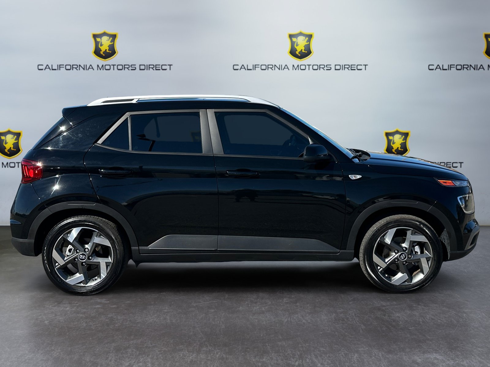 Used 2024 Hyundai Venue SEL FWD image 6