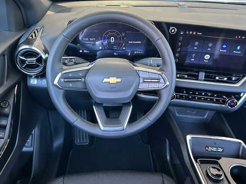 New 2026 Chevrolet Equinox LT w/ Convenience Package II FWD image 16