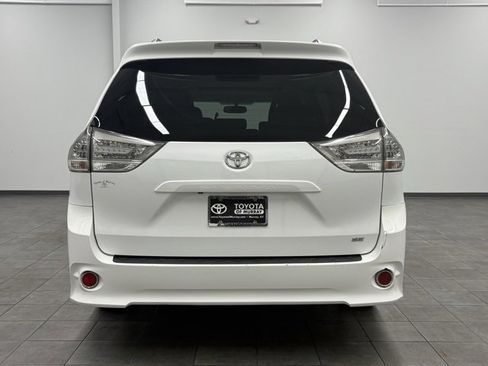 Used 2012 Toyota Sienna SE image 3