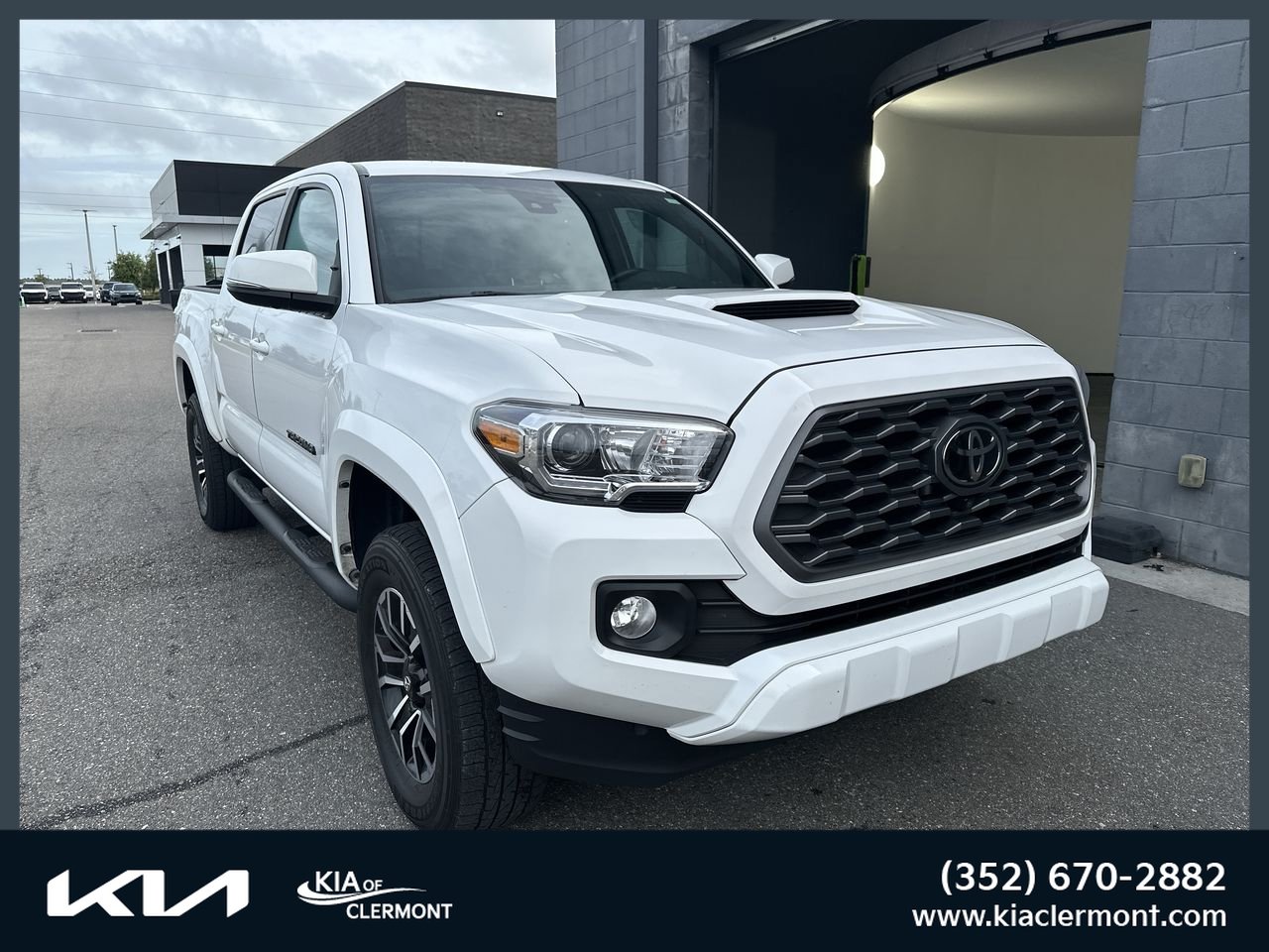 Used 2023 Toyota Tacoma TRD Sport w/ Advanced Technology Package AWD/4WD image 1