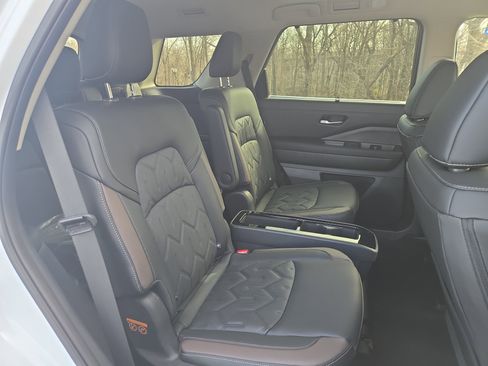 New 2026 Nissan Pathfinder Platinum image 14