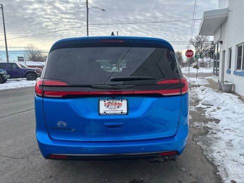 New 2026 Chrysler Pacifica Select w/ S Appearance Package image 7