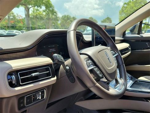 Certified 2023 Lincoln Nautilus Reserve image 8