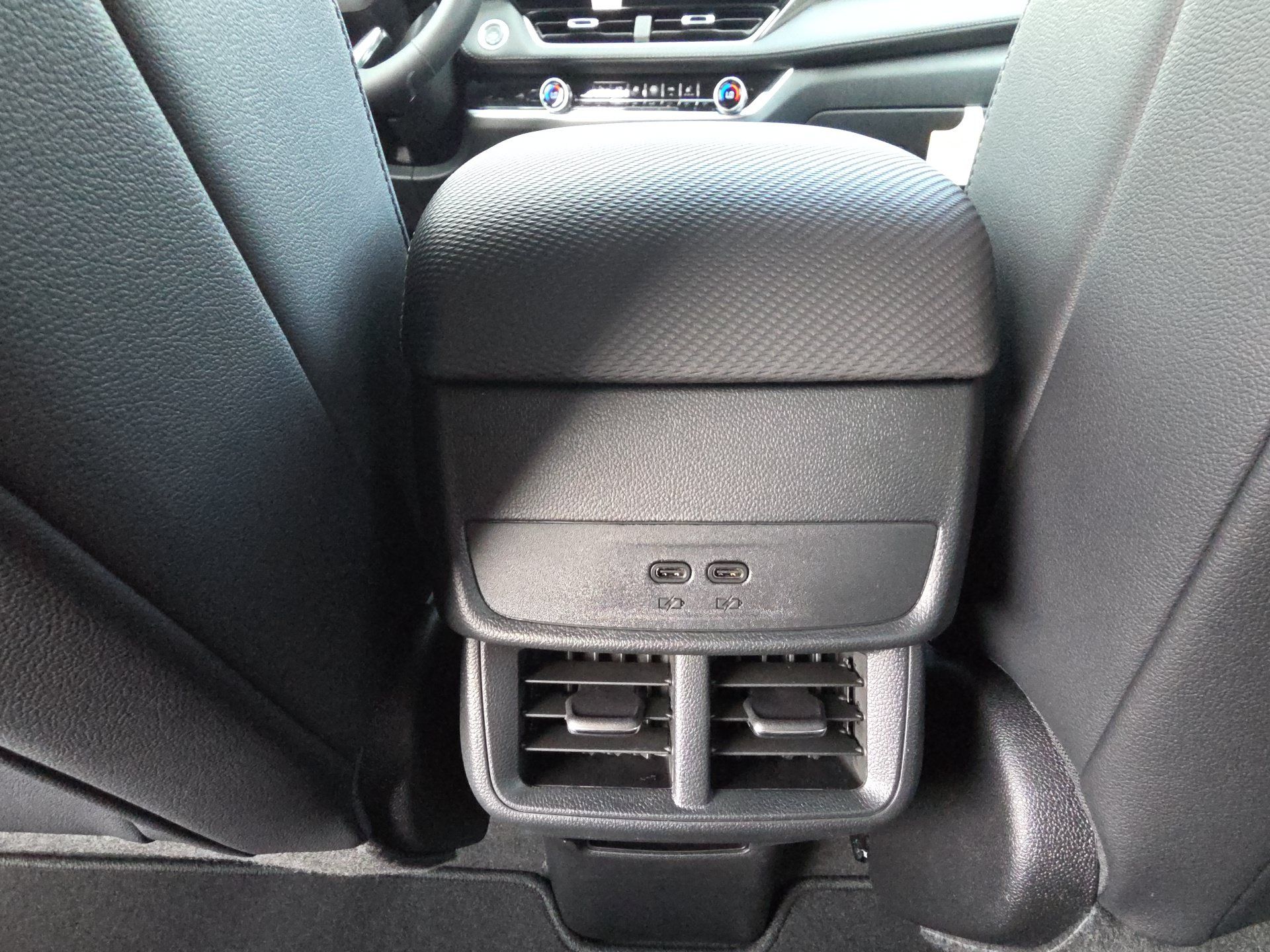 New 2027 Chevrolet Equinox LT w/ Convenience Package II FWD image 30