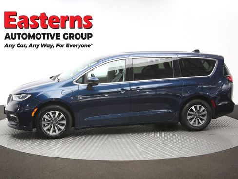 Used 2023 Chrysler Pacifica Touring-L FWD image 61