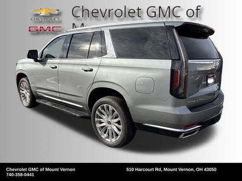 Used 2023 Cadillac Escalade Premium Luxury image 3