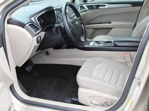 Used 2019 Ford Fusion SE image 23