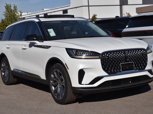 New 2026 Lincoln Aviator 2WD image 3