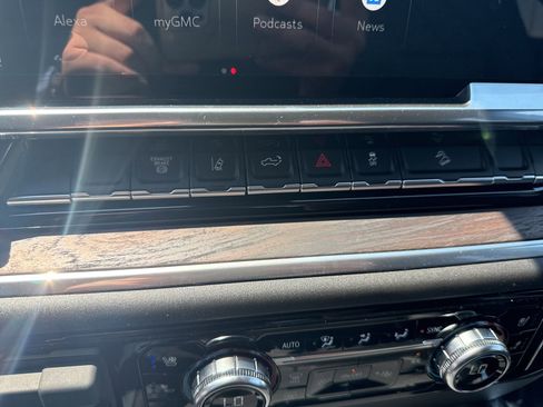 New 2025 GMC Sierra 3500 SLT w/ SLT Convenience Package image 21