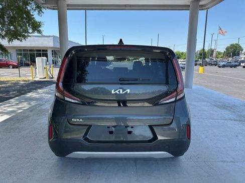 Used 2023 Kia Soul LX w/ Option Group 015 FWD image 4