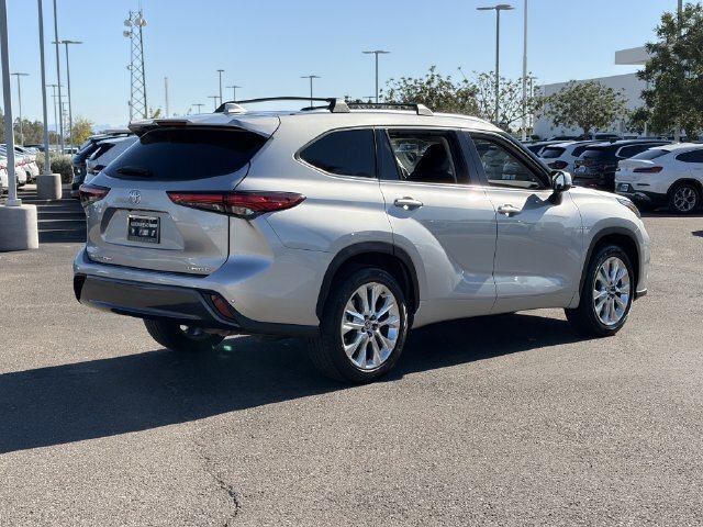 Used 2023 Toyota Highlander Limited FWD image 6