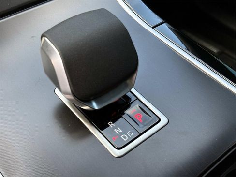 New 2026 Land Rover Range Rover Velar Dynamic SE image 21