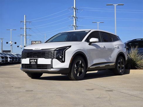 New 2026 Kia Sportage LX image 2