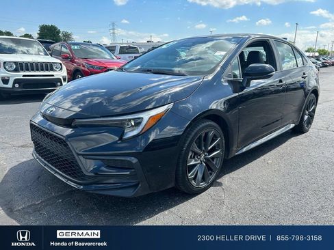 Used 2024 Toyota Corolla XSE FWD image 3