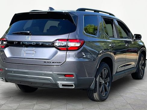 Used 2025 Honda Pilot Black Edition image 6